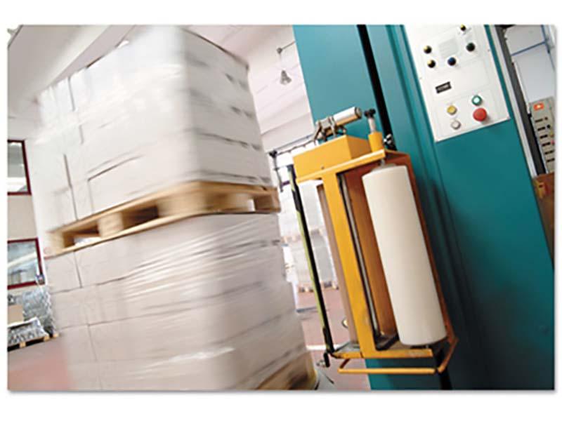 Case of packaging with stretch film pallet machine